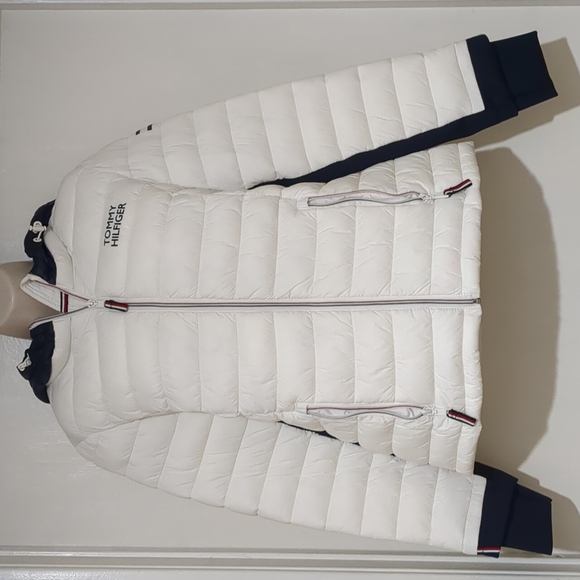 Tommy Hilfiger Jackets & Blazers - Tommy Hilfiger, packable lightweight hooded puffer jacket women M